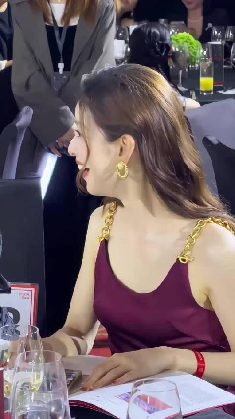 刘强东的妻子章泽天,亮相UCCA晚宴的她气质优雅,状态十分出众!