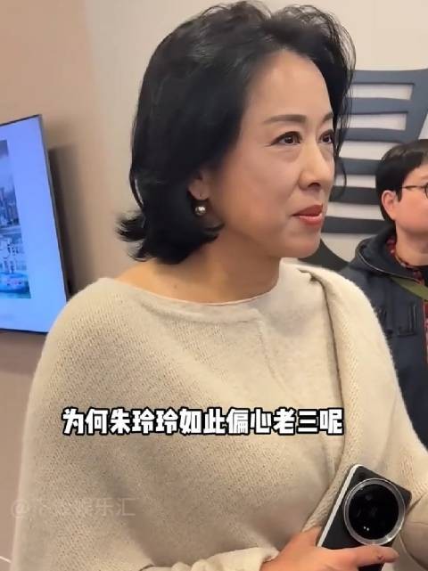 同样是朱玲玲亲生的，为何她最宠小儿子，而不是霍启刚霍启山呢？