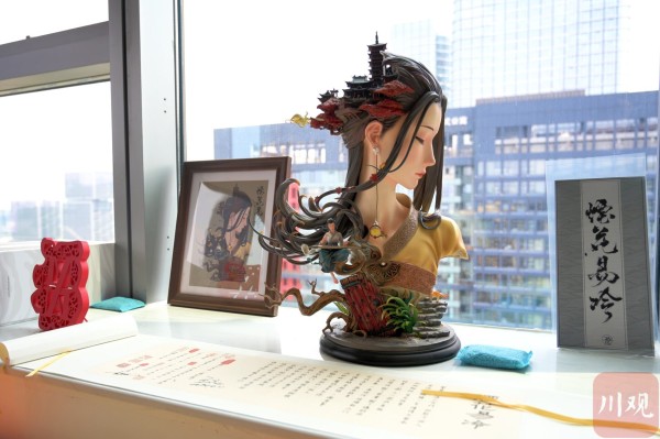 成都模玩咖科技有限公司和方文山联名推出的烟花易冷主题雕像。