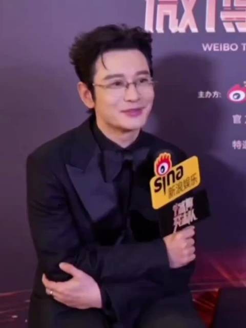 黄晓明称王鹤棣适合当导游,新综艺阵容引猜测