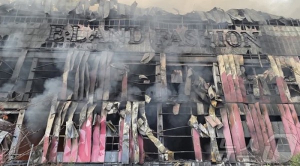 15日，忠南天安东南区衣恋服装物流中心发生火灾，建筑物外装材料脱落，外墙被烧黑。 消防当局在9小时30分钟后控制了大火,但维持了应对第二阶段,继续扑灭火灾。 1月1日。