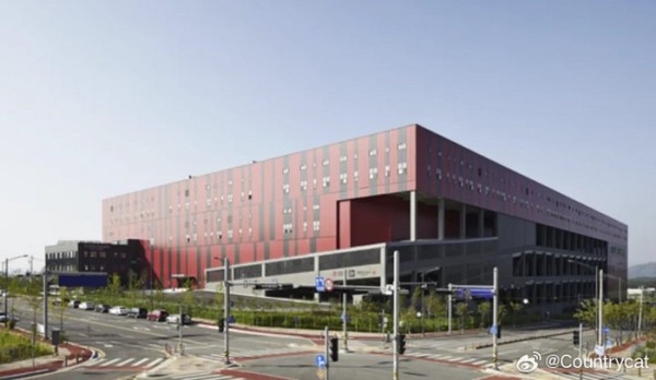 惨烈现场曝光！韩国衣恋集团天安物流中心成废墟，大量货物被焚毁