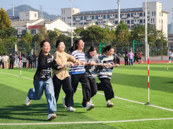 健康服务系举办“健康逐光 破冰起航”活动