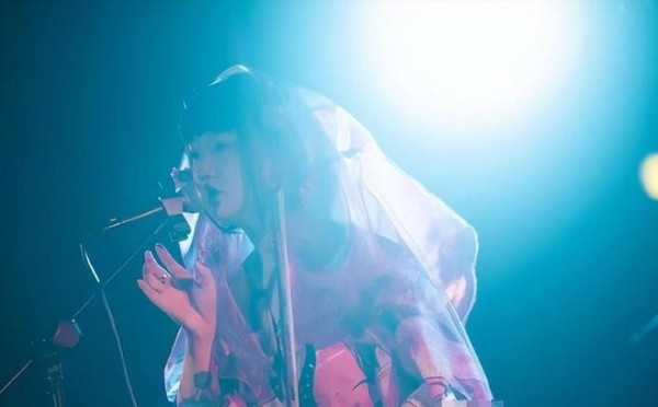 何赛飞曝潜规则，女歌手身亡男星闹离婚，多个离谱瓜曝光！