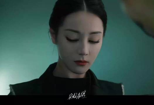 枭起青壤定档11月22日，迪丽热巴分饰邓妍聂九罗