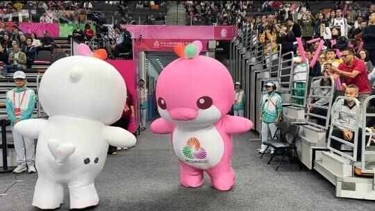 最开心的是把快乐带给大家！“乐融融”萌翻出彩是这样炼成的