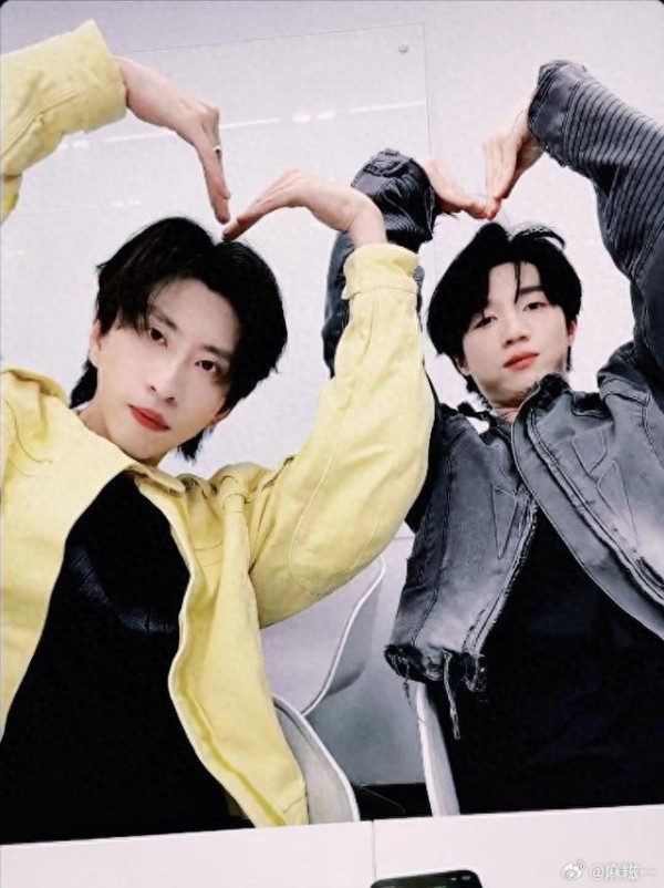 摇汞青年好哭预警！喜剧封神后，他俩互宠细节藏不住