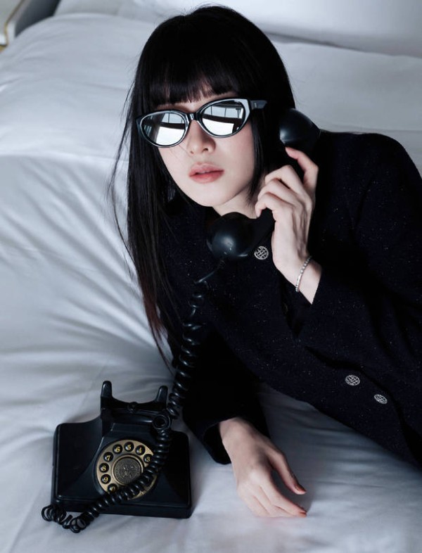 当天，江疏影工作室晒出她拍摄的写真大片！