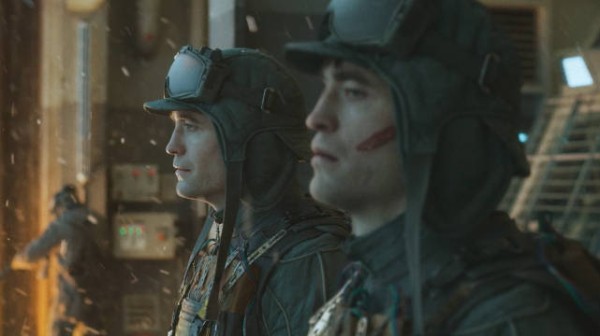 奉俊昊+帕丁森=王炸！预定今年最敢拍的科幻喜剧，导演的脑洞我服了！