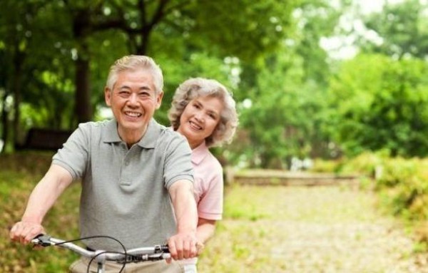 老年人的手机=老人机=便宜货？不不不！两款真正适合老人的手机