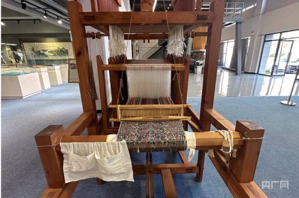 第九届纺织非遗大会：蜀锦凭科技商业融合圈粉年轻人