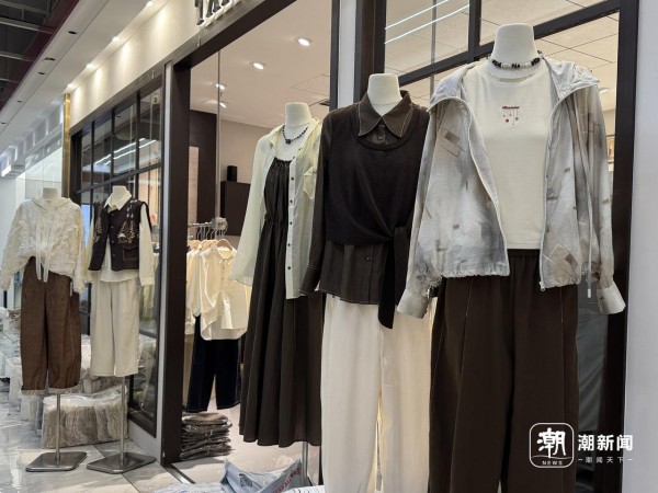 今年春夏最流行的穿搭,刮起了“可露丽风”?