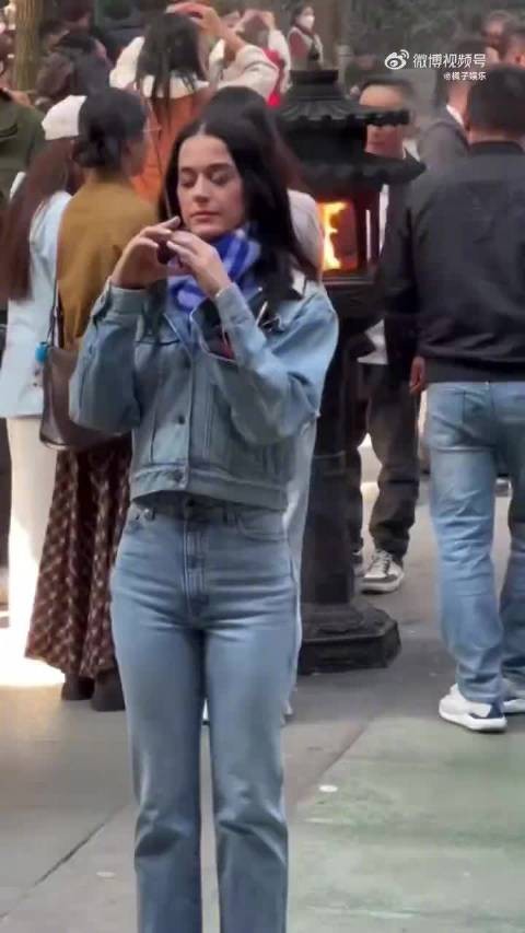 起猛了看见水果姐去灵隐寺了,居然还会四面拜