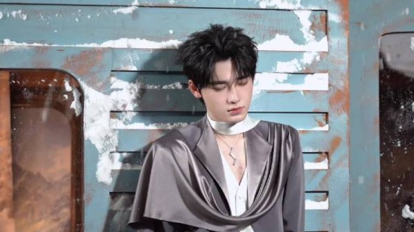 时代少年团六周年演唱会全员新发色亮相