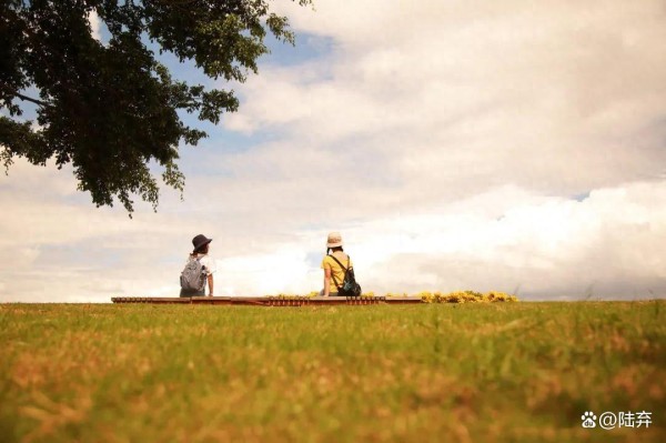 成年人的社交法则，饭桌三种行为不深交