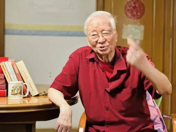 茅盾文学奖得主王火在成都逝世,享年103岁