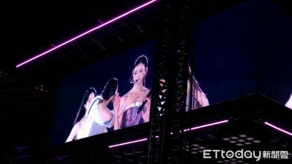 直击／子瑜眼眶泛红：等这天很久了… 「看到她快哭出来」TWICE冲上来拥抱