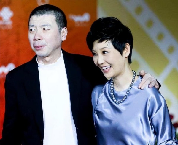 离婚传闻4个月后,冯小刚“没面子”的徐帆,终于迎来了“反噬”