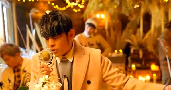 周杰伦新歌《圣诞星》及多元音乐动态点燃圣诞季