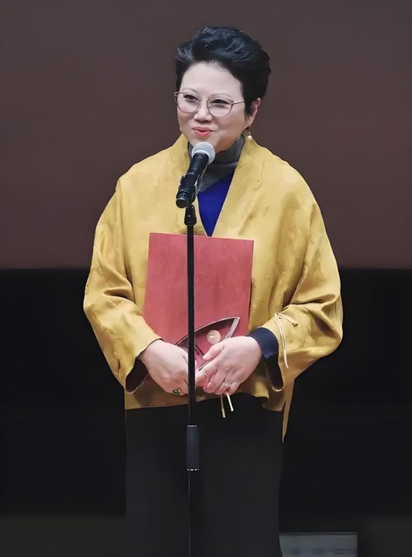 中国电视剧导演排名前六，就有两位女性佼佼者，你知道是谁吗？