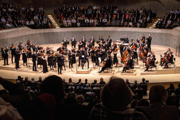 “指挥鬼才”库伦奇斯即将来深,执棒音乐永恒乐团再掀古典乐狂潮