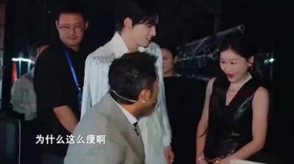 难怪金靖能接贾玲的班，后台聊天爆梗，沈腾杨迪都接不住丨王牌9