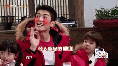 花字常态化后，综艺后期还能玩出什么新花样？