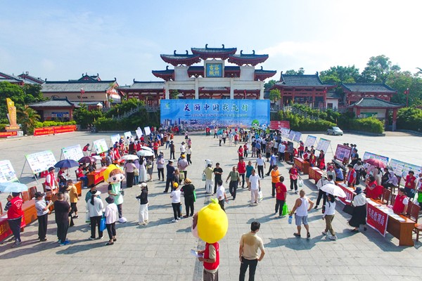 容县开展“美丽中国我先行”六五环境日主题宣传活动。龙海强摄