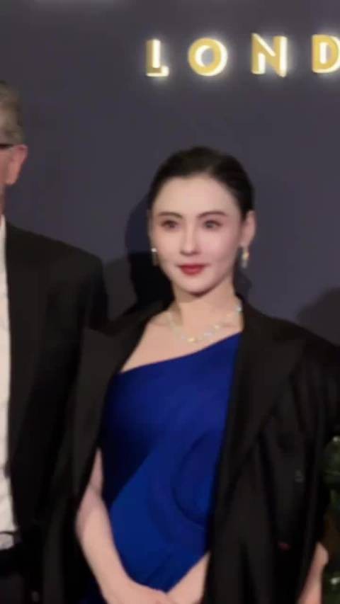 45岁张柏芝看起来脸还是这么紧致！