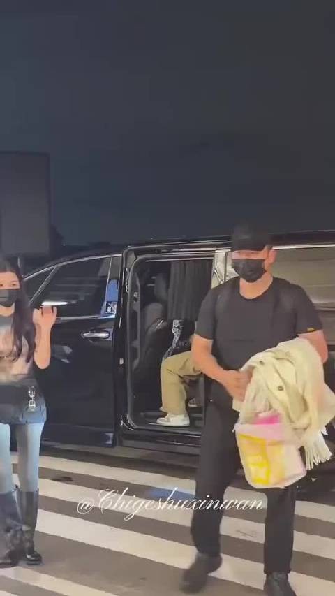 这衣服显得那对乃子晃啊晃的有人懂吗