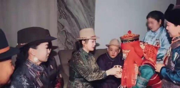 玲花总裁老公真容曝光,女儿一亮相,全网直呼:复制粘贴!