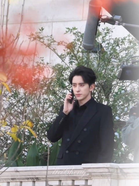 敖瑞鹏西装少爷拿什么输