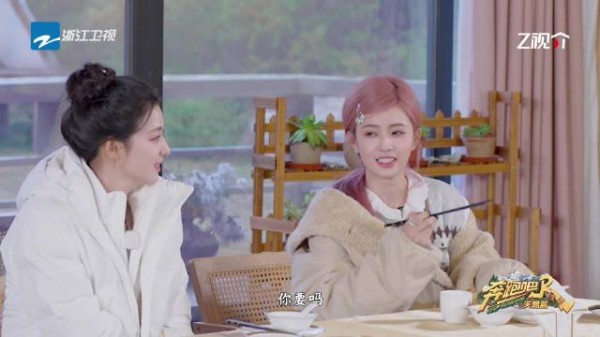 白鹿为保妆容放弃早餐米线