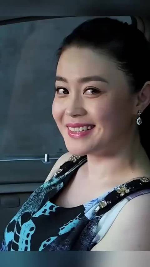 关婷娜这身材太美了吧，不愧是微胖界的扛把子，你们喜欢她吗？