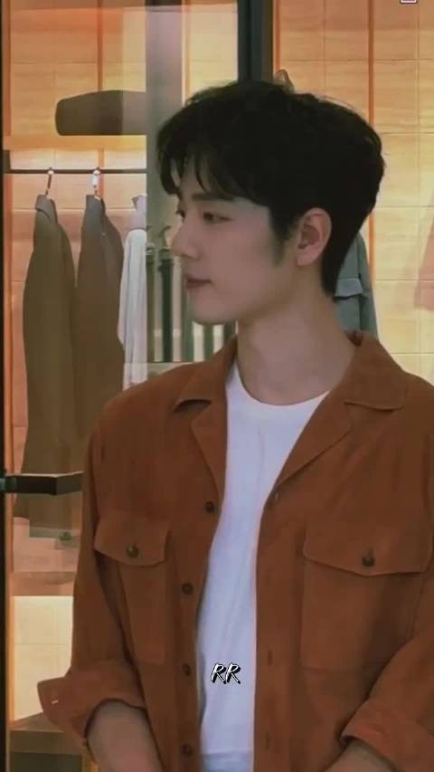 肖战澳门街头生图直出，粉丝偶遇直呼心动