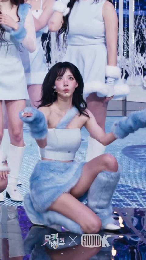 修炼不够没法完全化成人形爪子露出来了怎么办?我家猫不会被抓走吧