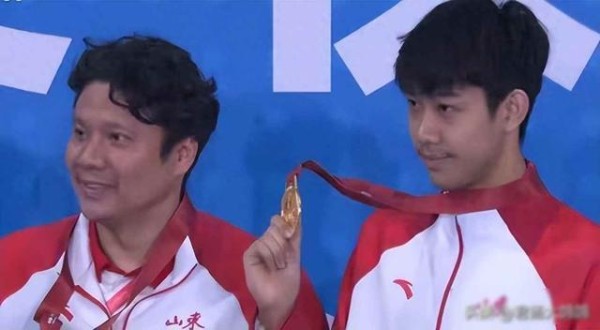 孙杨也没想到,18岁张展硕的一句话,意外让他实现口碑暴增