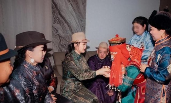 玲花一家罕见同框!女儿萌萌长高了,老公徐明朝的旧事被翻出?