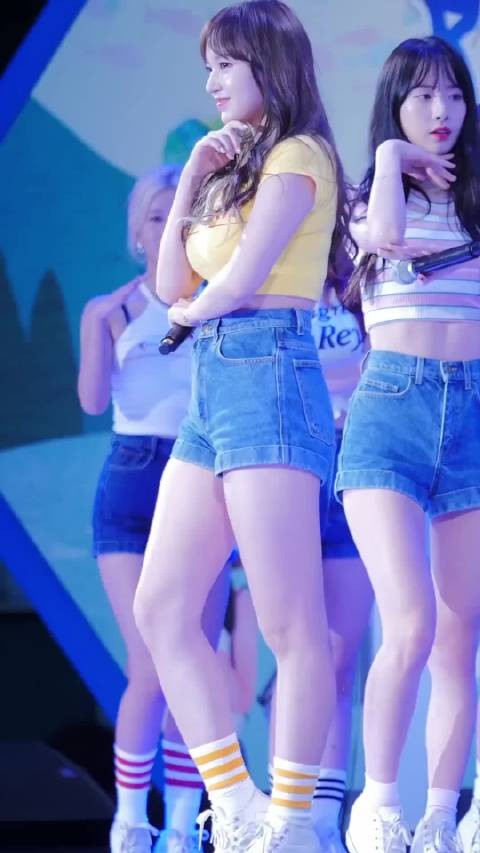 程潇Happy当时我只看过正面视角的，这场右侧直拍我还是第一次看到