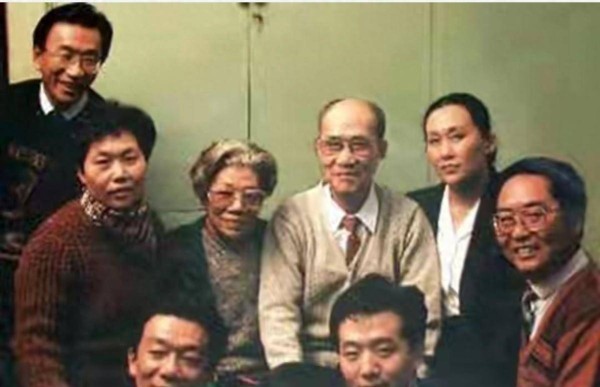 侯耀华弟子谢雷：侯錱姑姑在广州售书，您不让我去，就是无情无义