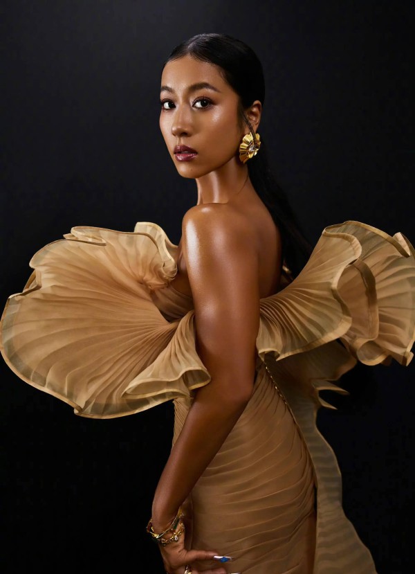 吉克隽逸回应穿搭质疑:露肤度高不等于擦边!