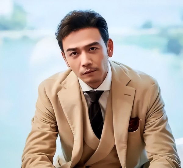 杨烁凉凉！不顾央视警告、与刘涛传出绯闻，每一条都在败坏路人缘