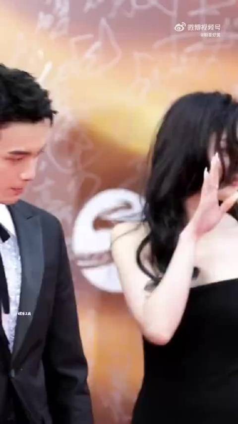 张天爱“带球撞人”名场面