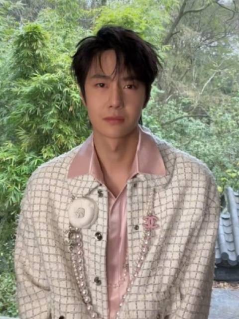 王一博回应粉丝提问称已用餐