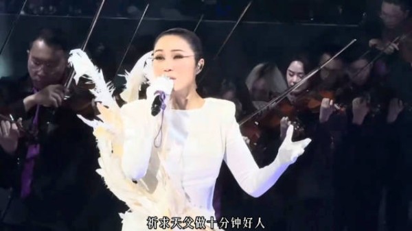 杨千嬅七年后再登红馆开六场演唱会，公益捐助香港火灾