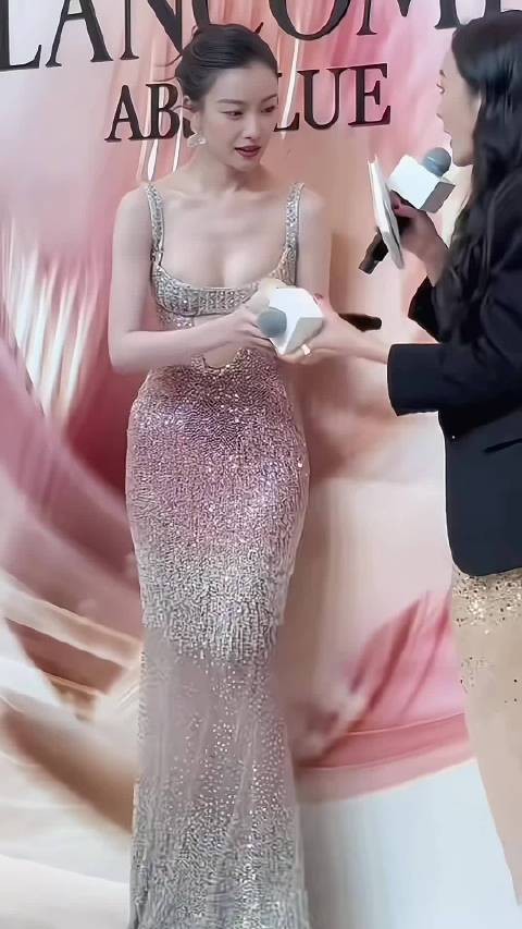 有点小性感的倪妮