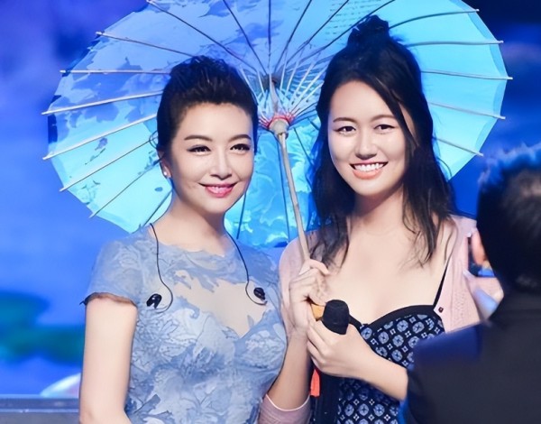 有钱顶啥用？58岁江珊操心女儿婚姻上足了火，原来视后也不过如此