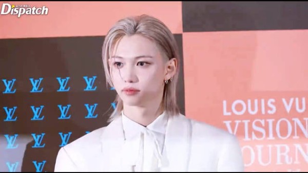 又在回味昨晚的LV王子李龙馥不愧是时尚宠儿