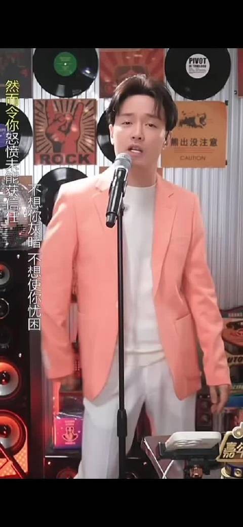 张国荣的这个模仿者乍一看还有那么点像