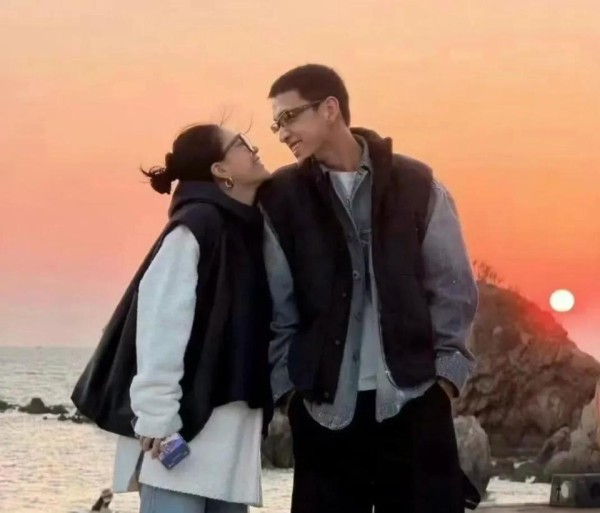 离婚12天就谈恋爱了?李嘉格晒小9岁男友,车澈是嘴硬还是强撑?